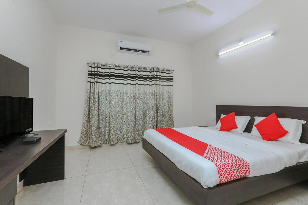 Oyo 22211 Shree Ankanatheshwara Residency Hotel Nanjangud Esterno foto