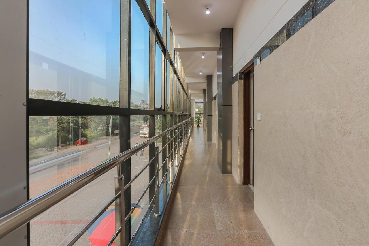 Oyo 22211 Shree Ankanatheshwara Residency Hotel Nanjangud Esterno foto